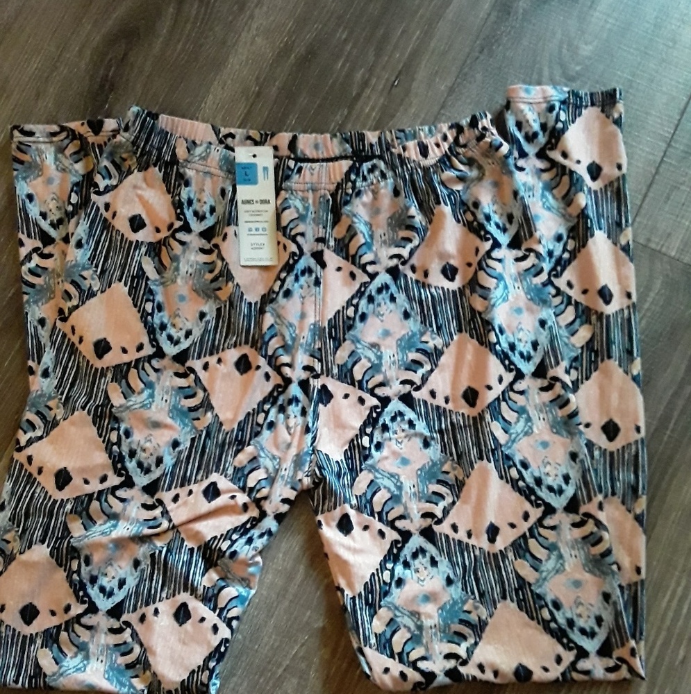 Agnes and Dora Womens soft stretchy leggings